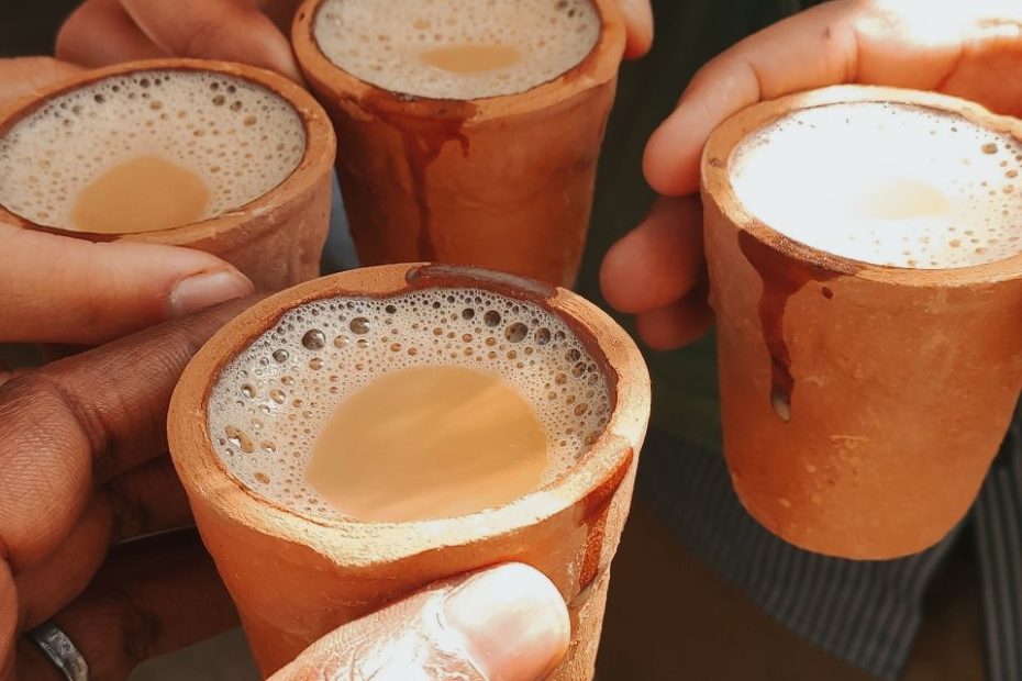 Foto af Amit Sharma: https://www.pexels.com/photo/tea-on-clay-cups-11413997/